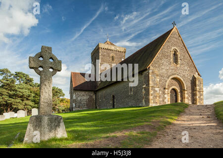 Herbstnachmittag bei der legendären Kirche von St. Martha-on-the-Hill in der Nähe von Chilworth, Surrey, England. Stockfoto