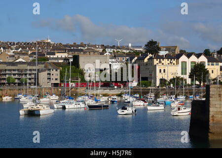 Blick auf den Hafen von Penzance an einem sonnigen Tag, Cornwall, Großbritannien Stockfoto