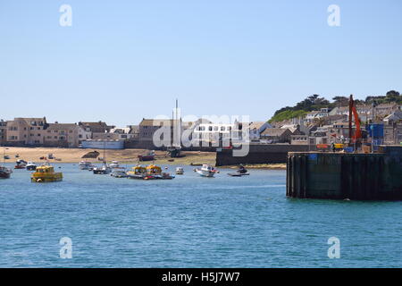 St. Marien-Hafen in der Abendsonne auf den Scilly-Inseln Stockfoto