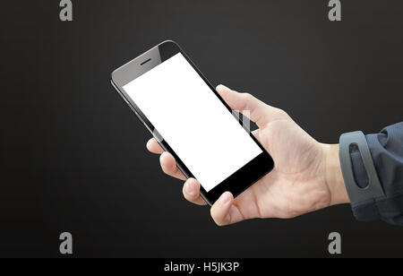 Schwarz Smartphone in der Hand des Menschen. Leerer Bildschirm des mobilen Gerät für Mock-up. Dunklen schwarzen Hintergrund. Stockfoto