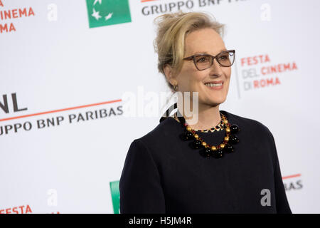 Rom, Rom, Italien. 20. Oktober 2016. Meryl Streep besucht den Fototermin des Films "Florence Foster Jenkins" Festa del Cinema 2016 in Rom. Oscar-Preisträgerin Meryl Streep ist eines der beliebtesten Stars der Leinwand. Bildnachweis: Davide Fracassi/Pacific Press/Alamy Live-Nachrichten Stockfoto