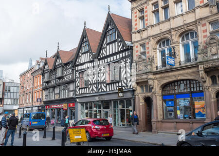 Geschäfte auf der High Street, Shrewsbury Stockfoto