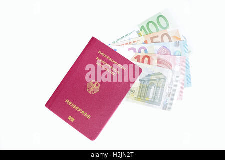 Deutschen Pass und Euro Rechnungen Stockfoto