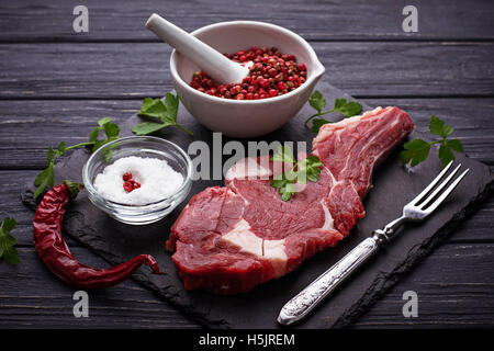 Rohes Fleisch Steak Entrecote. Selektiven Fokus Stockfoto