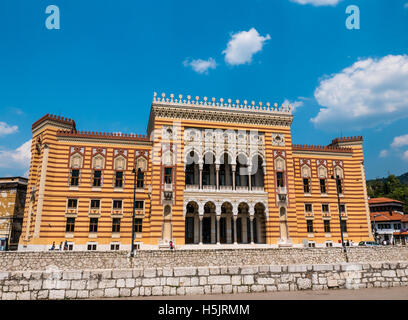 Sarajevo, Bosnien und Herzegowina - 13. August 2015 - Ansicht von Sarajevo Rathaus, neu renoviert Stockfoto