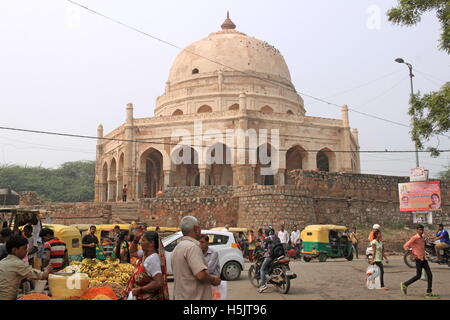 Adham Khan Grab (lokal bekannt als Bhulbhulaiyan, das Labyrinth), Mehrauli archäologischen Park, Delhi, Indien, Südasien Stockfoto