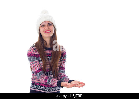 Frau in Pullover und weiße Hut hält so etwas Stockfoto