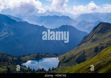 See-Seealpsee in die Berglandschaft der Allgäu Alpen oberhalb von Oberstdorf, Deutschland. Stockfoto