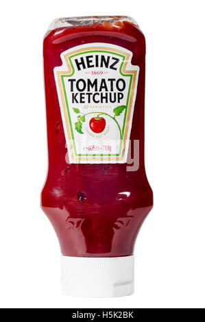 Squeezy Plastikflasche Heinz Tomato Ketchup kopfüber auf dem Deckel gestellt werden sollen. Stockfoto