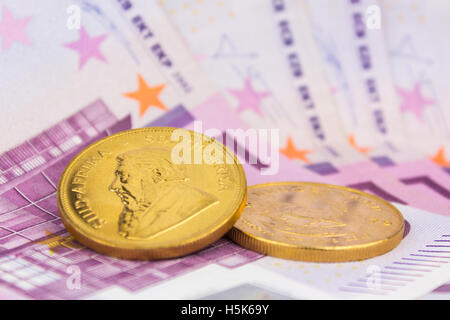 Reichtum Konzept - Gold und Geld Stockfoto