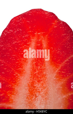Nahaufnahme einer in Scheiben geschnittenen Erdbeere Stockfoto