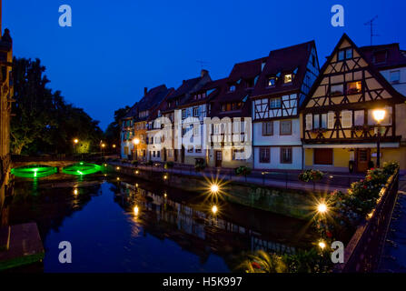 Fachwerkhäusern in der Nacht, Colmar, Elsass, Frankreich Stockfoto