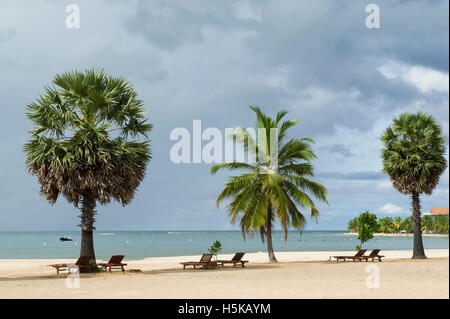 Sandstrand vor einem der Resorts in Passikudah Bucht, Sri Lanka Stockfoto