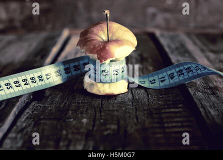 Magersucht dünne Mess Apfel Stockfoto