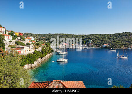 Segelboote im Hafen Kioni Ithaki Island, Griechenland Stockfoto