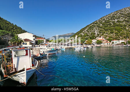 Angelboote/Fischerboote im Hafen von Frikes Ithaki Island, Griechenland Stockfoto