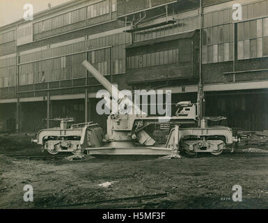 Ein 9,2-Zoll-Geschütz, montiert auf einem Eisenbahnwagen der Elswick Works, gebaut von Armstrong Whitworth. Diese Artillerie war ein wichtiger Teil der britischen Rüstungsherstellung während des Ersten Weltkriegs Stockfoto