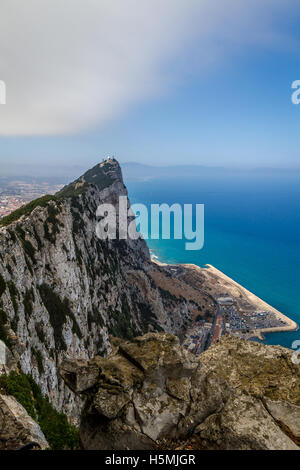 herrliche Aussicht von oben auf den Felsen von Gibraltar Stockfoto