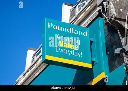 Poundland Shop Zeichen, London, UK Stockfoto