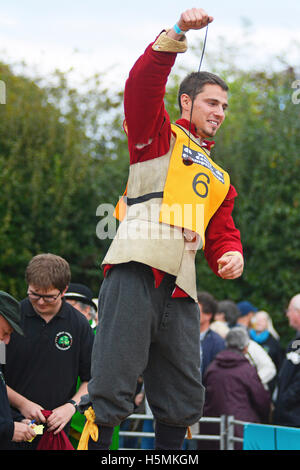 Preisgekrönte Weltmeister Conker König Tom Dryden Conker WM in Southwick, Northants, 9. Oktober 2016. Stockfoto