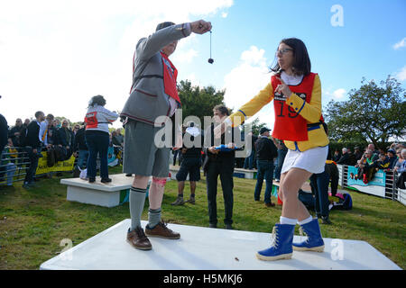 Conker Weltmeisterschaften in Southwick, Northants, 9. Oktober 2016. Stockfoto