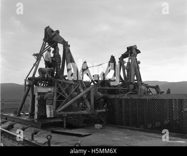 Ein Foto aus der Atlas-Sammlung, das eine bestimmte historische Szene oder einen Moment dokumentiert, der in einem Negativfilm aufgenommen wurde und Teil eines größeren Archivs ist. Stockfoto