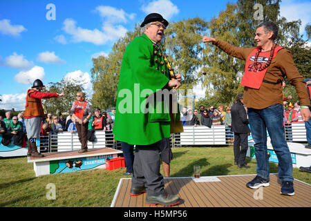 . König Conker David Jakins aus Warmington konkurriert in der Conker Weltmeisterschaften in Southwick, Northants., 9. Oktober 2016. Fotos der "Telegraph" von John Robertson. Stockfoto