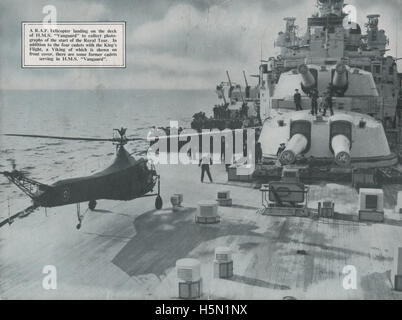 Oldtimer Magazin zurück datiert April 1947 zeigt den Sikorsky s-3 Hubschrauber der 1940er Jahre Landung auf dem Deck der HMS Vanguard Schlachtschiff zu decken und war der letzte der Schlachtschiffe der Royal Navy und das letzte Schlachtschiff der Welt gebaut werden. Das Foto ist aus der Luft-Reserve-Gazette und zeigt Vanguard während König George VI erste Royal Tour of South Africa. Stockfoto