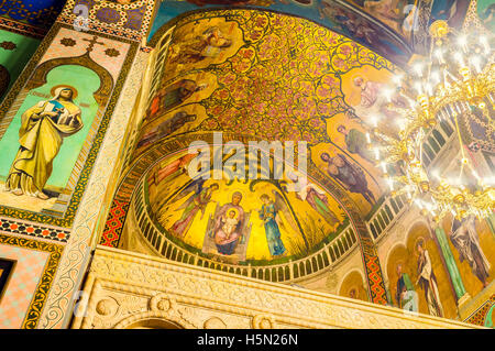 Die Kuppel des Sioni Kathedrale des Dormition bedeckt mit schönen Fresken auf den vergoldeten Hintergrund, Tiflis, Georgien Stockfoto