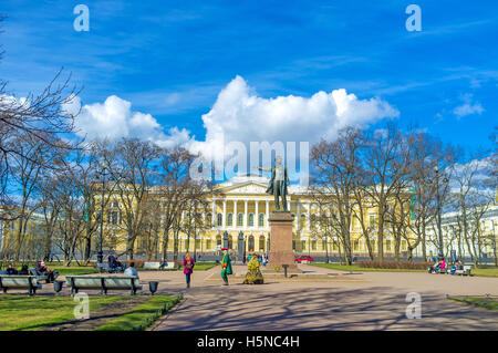 Die Bronze-Denkmal, Alexander Pushkin, befindet sich auf dem Platz der Künste an der Fassade des staatlichen russischen Museum Stockfoto