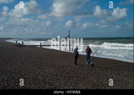 Weybourne, fegte North Norfolk Küstenweg, wilde Schindel Beachs und Wind Klippen. East Anglia, England. Stockfoto