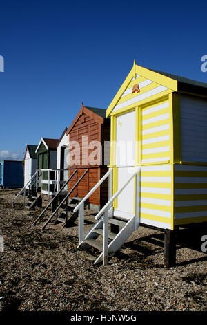 Strandhütten, Thorpe Bucht, in der Nähe von Southend on Sea, Essex, England Stockfoto