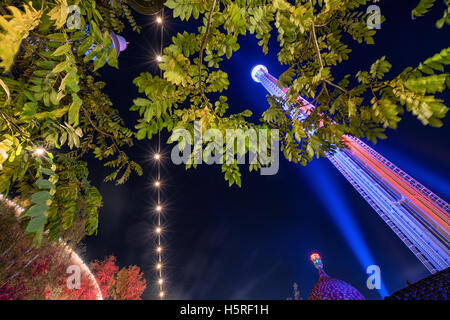 Leichte Karneval/Schau Linnanmäki Vergnügungspark in Helsinki, Finnland, Europa, EU Stockfoto