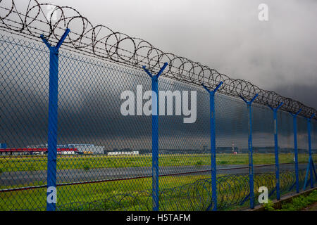 Stacheldraht - Sperrgebiet Stockfoto