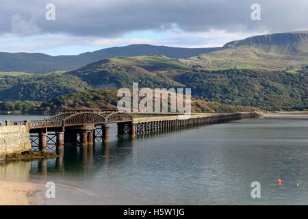 Barmouth Brücke Afon Fluss Mawddach Mündung Gwynedd Wales Stockfoto