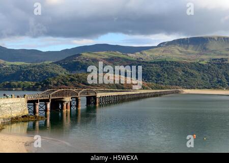 Barmouth Brücke Afon Fluss Mawddach Mündung Gwynedd Wales Stockfoto