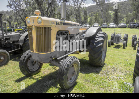 1964 Case Modell 830 Duell Bereich Diesel-Traktor auf dem Display an einem Feldtag Tamworth Australia. Stockfoto