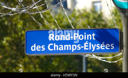 Bushaltestelle der Champs Elysees in Paris Stockfoto