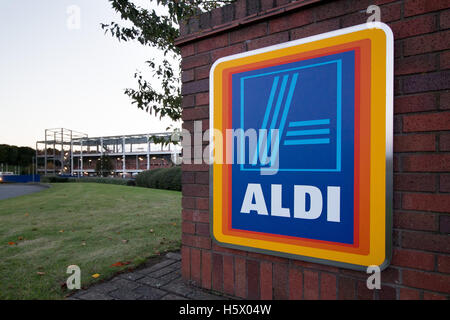 Aldi UK mit Sitz in Atherstone, North Warwickshire. Die Gebäude und Depot wird erweitert. Stockfoto