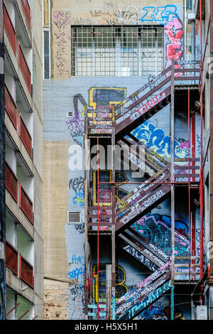 Graffitied Treppen in Rutledge Lane (aus Hosier Lane), Melbourne, Victoria, Australien Stockfoto