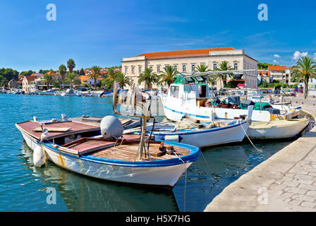 Fischerboot im Hafen von Stari Grad, Insel Hvar, Kroatien