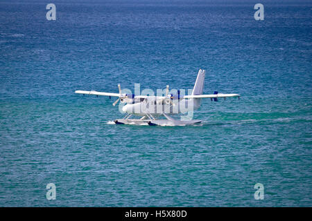 Wasserflugzeug Liegeplatz auf dem offenen Meer Türkis Stockfoto