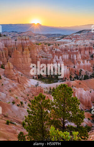 Sunrise, Ausblicke, Bryce-Canyon-Nationalpark, Utah, gelegen im Südwesten der Vereinigten Staaten. Stockfoto