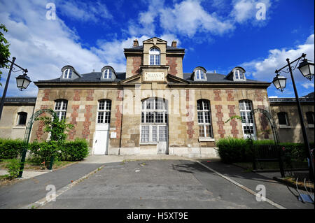 Die schöne Saint-Louis-Krankenhaus in Paris, Frankreich. Das Krankenhaus ist ein historisches Denkmal und wurde von König Henry IV in1607 Stockfoto