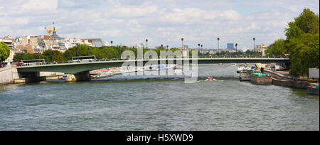 Pont de Alma, Alma-Brücke verläuft über dem Fluss Seine Norden nach Süden im Herzen von Paris Stockfoto