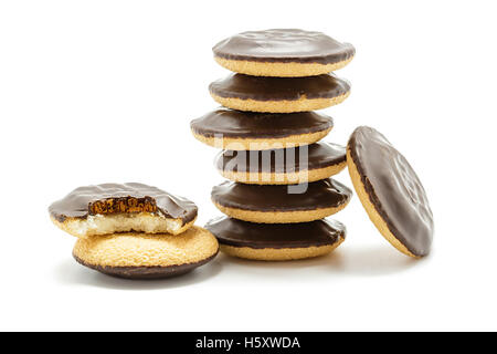 Köstliche Jaffa Kuchen. Cookies mit dunkler Schokolade überzogen und mit Marmelade gefüllt. Stockfoto