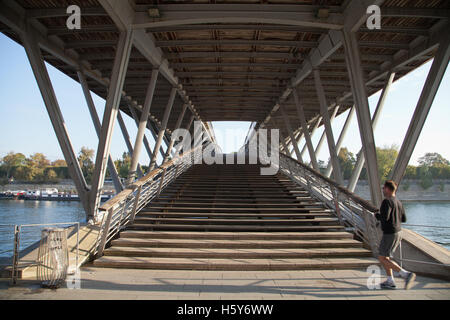 Die Passerelle Léopold Sédar Senghor Paris, Frankreich. Stockfoto
