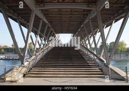 Die Passerelle Léopold Sédar Senghor Paris, Frankreich. Stockfoto