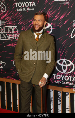 Jidenna nimmt an dem roten Teppich bei der 2015 Soul Train Awards in der Orleans Arena am 6. November 2015 in Las Vegas, Nevada. Stockfoto