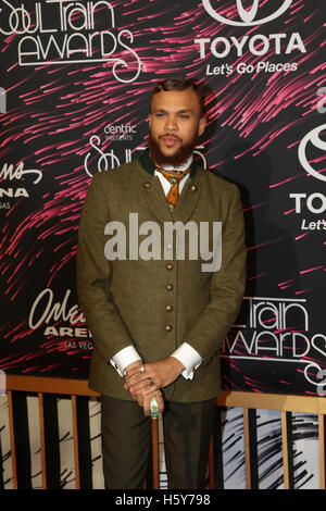 Jidenna nimmt an dem roten Teppich bei der 2015 Soul Train Awards in der Orleans Arena am 6. November 2015 in Las Vegas, Nevada. Stockfoto